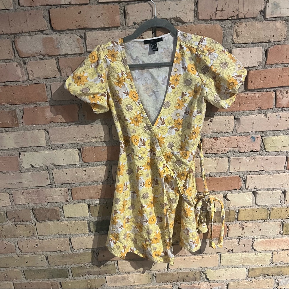 Forever 21 floral wrap dress size S